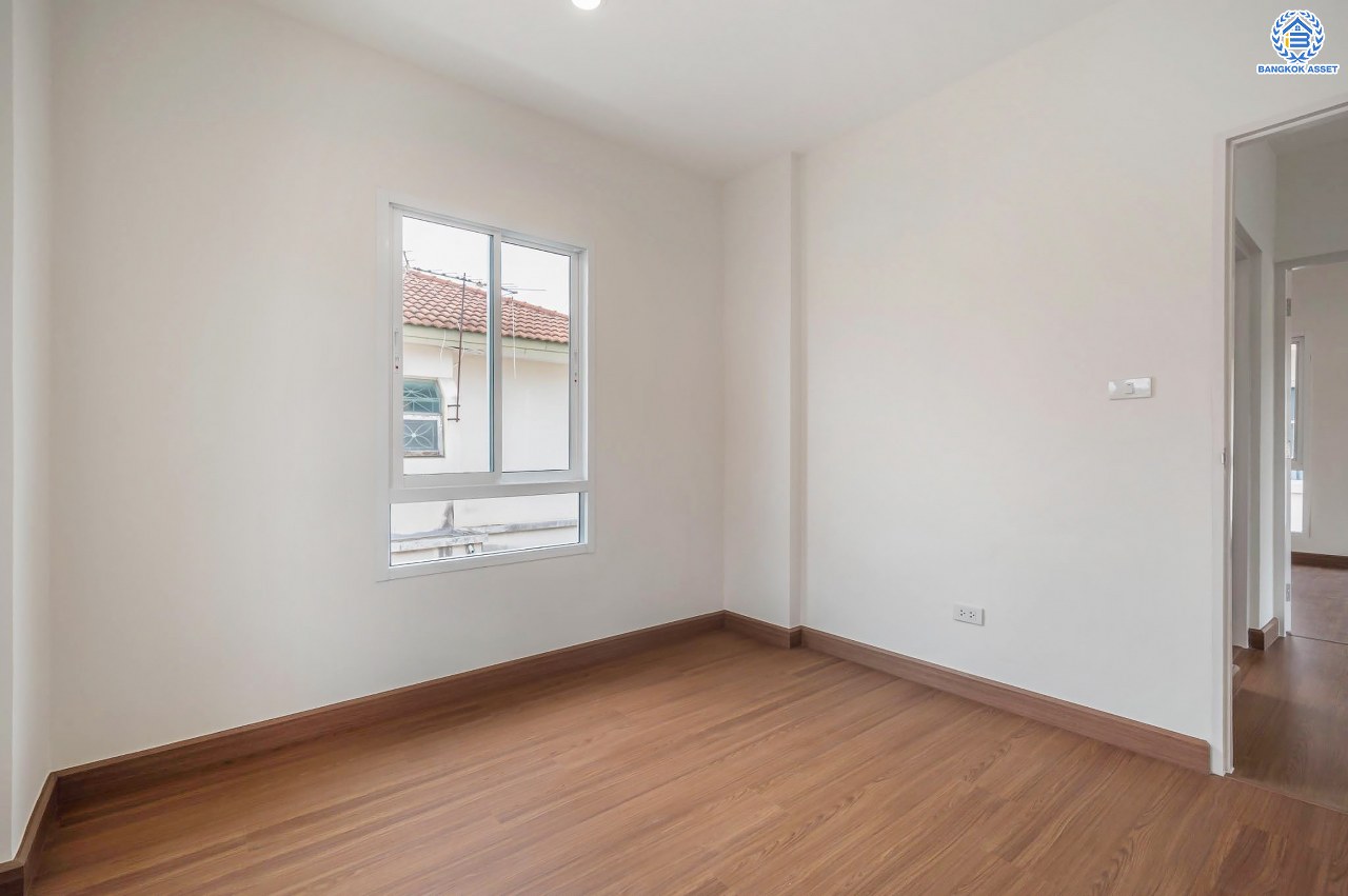 บ้านมือสองตกแต่งใหม่ โครงการ ชัยพฤกษ์ ติวานนท์-ราชพฤกษ์1 เนื้อที่ 51.30 ตร.ว. ฟังก์ชัน 3 ห้องนอน 2 ห้องน้ำ จอดรถได้ 1 คัน บรรยากาศเงียบสงบเป็นส่วนตัว สิ่งอำนวยความสะดวกมากมาย! บนทำเลศักยภาพ หน้าโครงการติดถนนใหญ่ เชื่อมต่อถนนราชพฤกษ์ ใกล้จุดขึ้นทางด่วน "ศรีสมาน"...